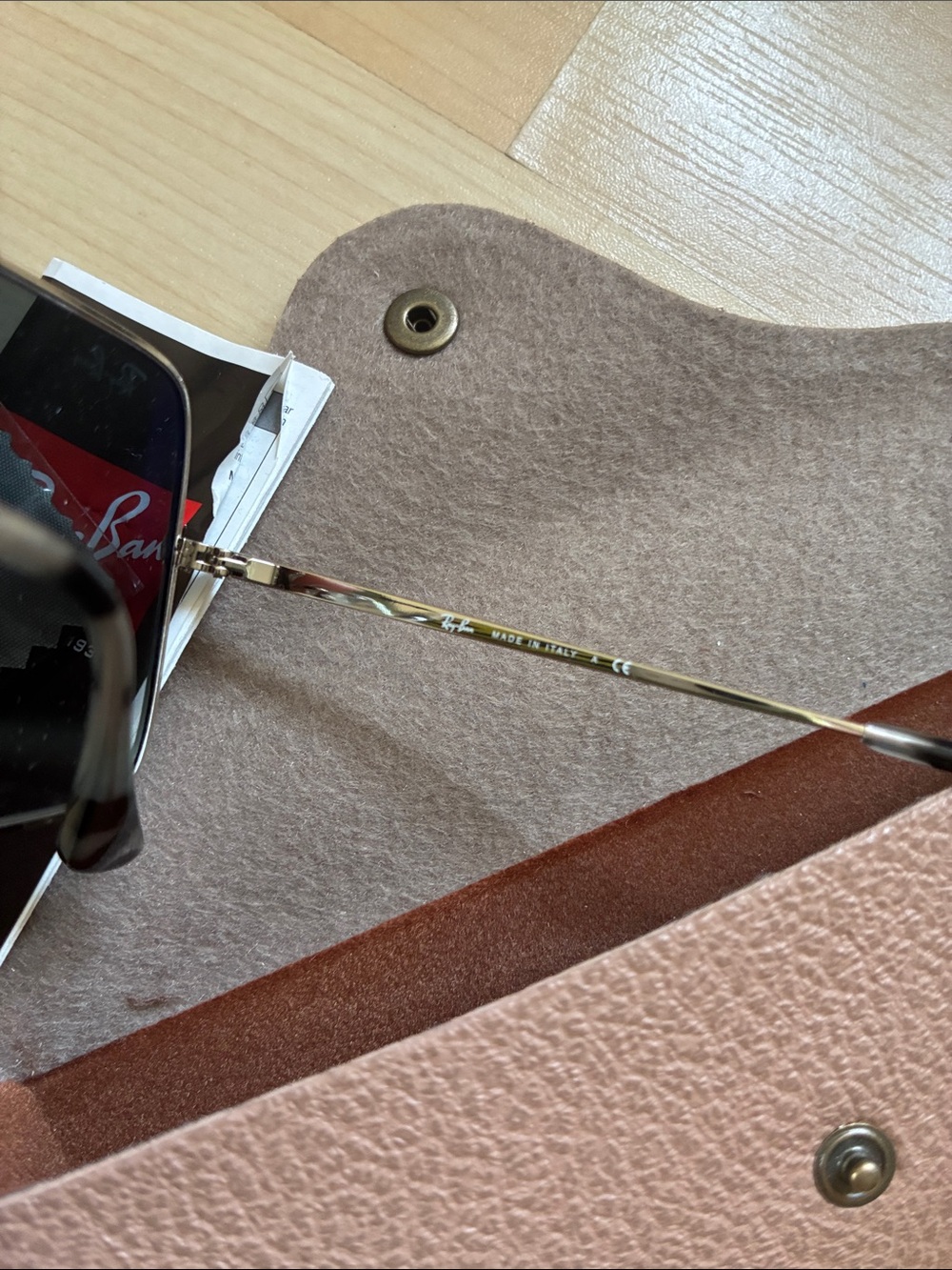 Like new Square frame Ray Bans , never worn - Picture 4 of 6